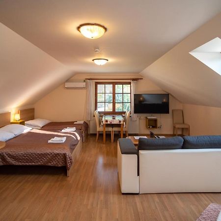 Apartman A Ubytovani U Machu Мікулов Екстер'єр фото