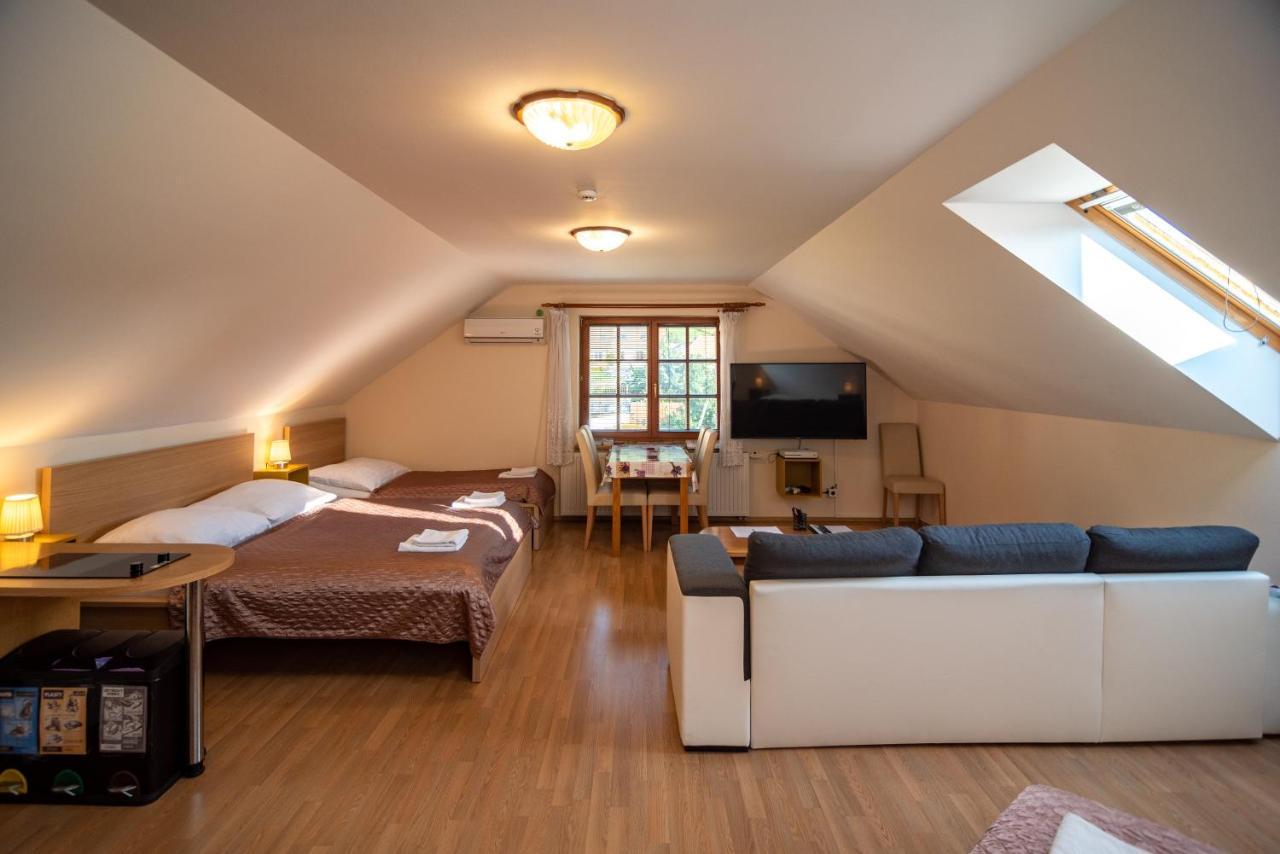 Apartman A Ubytovani U Machu Мікулов Екстер'єр фото