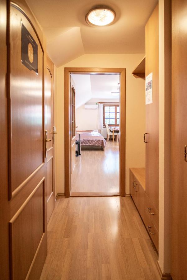 Apartman A Ubytovani U Machu Мікулов Екстер'єр фото