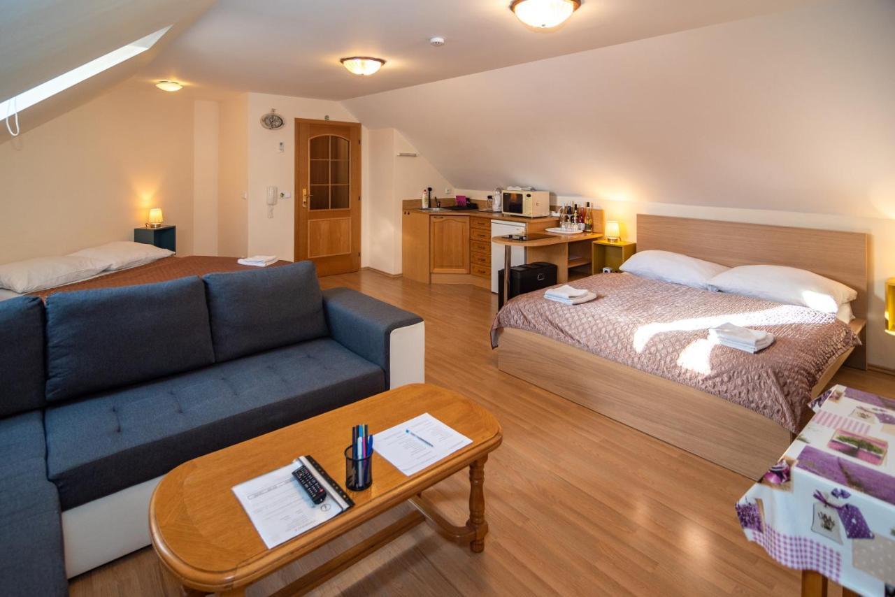 Apartman A Ubytovani U Machu Мікулов Екстер'єр фото