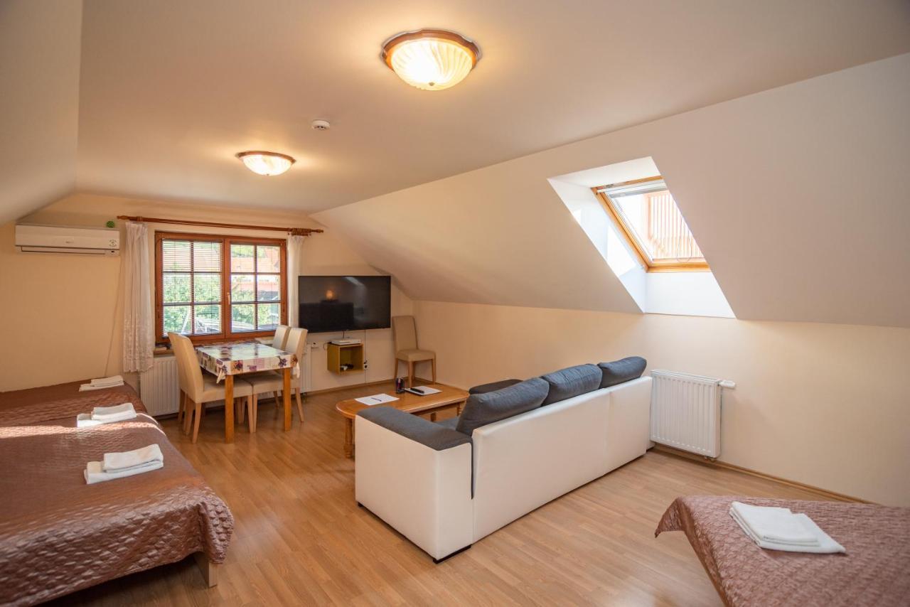 Apartman A Ubytovani U Machu Мікулов Екстер'єр фото