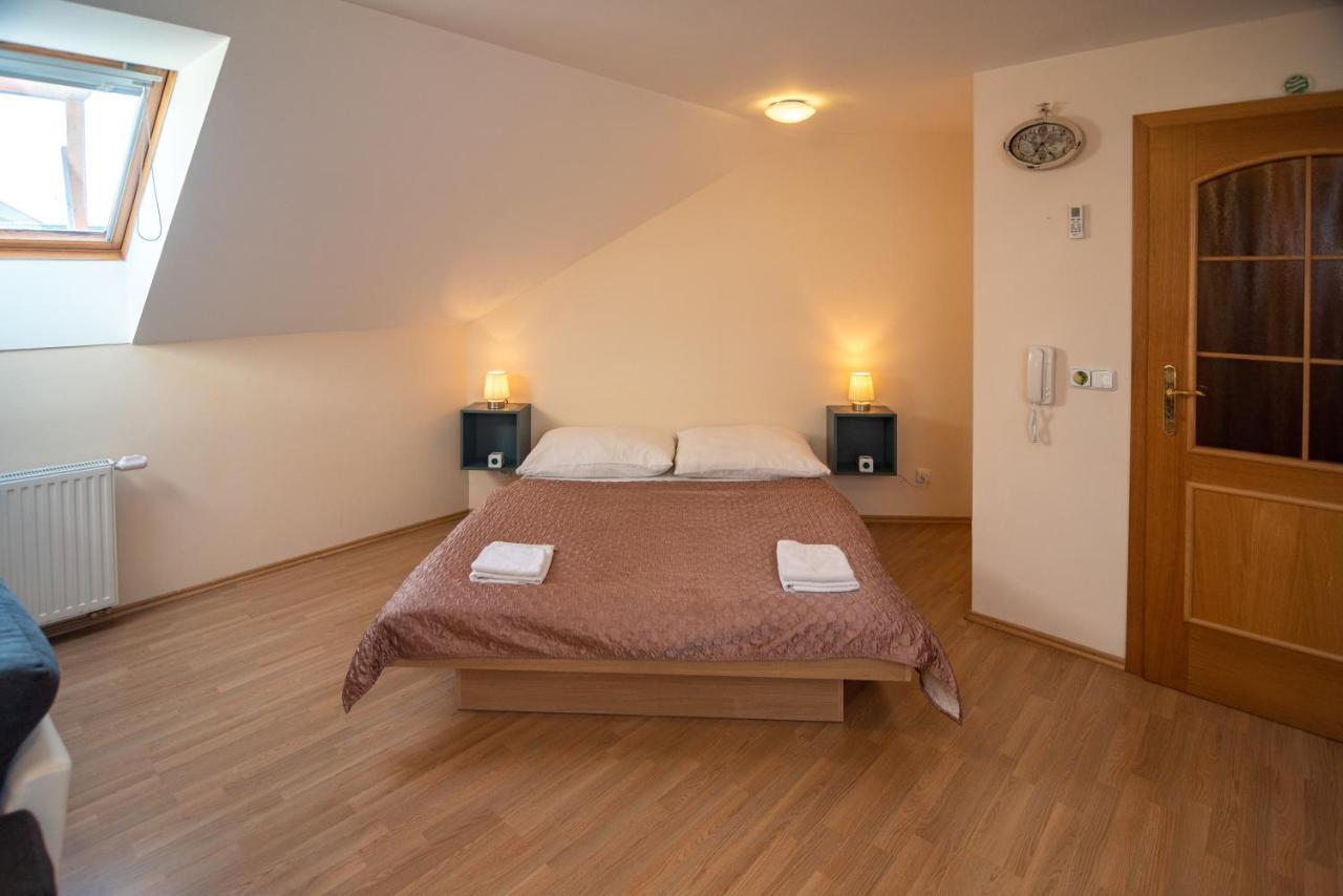 Apartman A Ubytovani U Machu Мікулов Екстер'єр фото