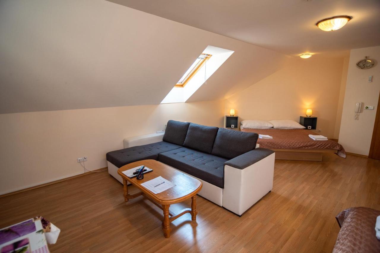 Apartman A Ubytovani U Machu Мікулов Екстер'єр фото